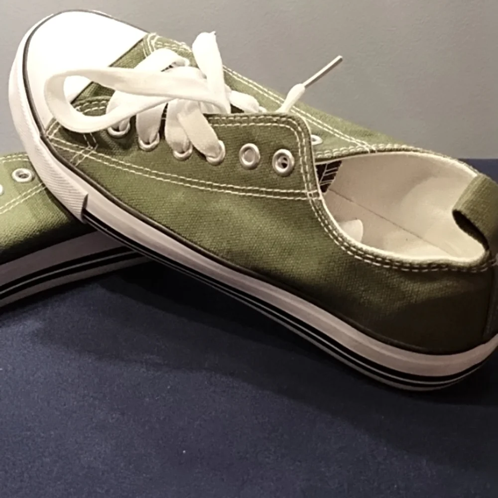 Epic Step Shoes - Picture 2 of 3
